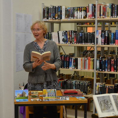 Doris Carla Doussemer liest in der Stadtbücherei