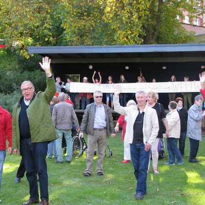 1. Seniorenflaschmob auf dem Rolandplatz am 01.10.2015
