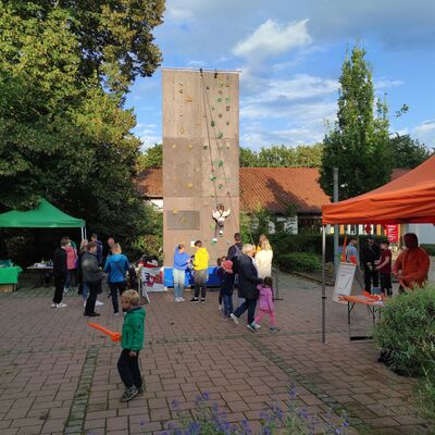 Auch wieder mit dabei: Die Jugendpflege Elze mit der Kletterwand