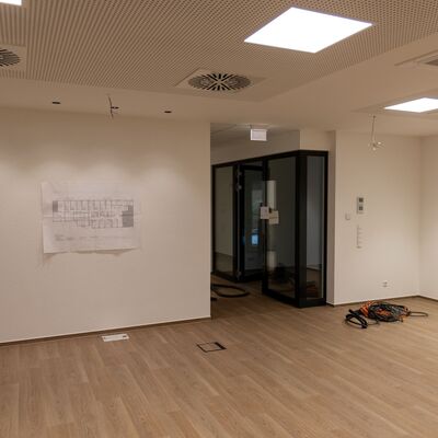 Gro&szlig;z&uuml;giger Anmeldebereich im Neubau des MVZ