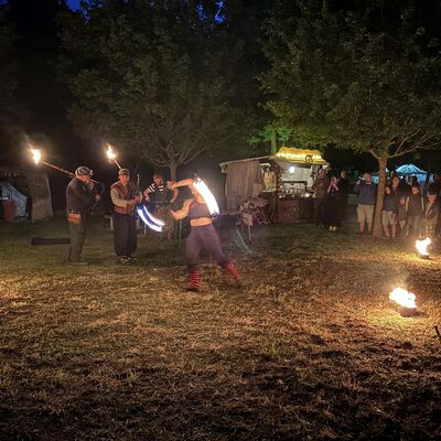 Die Feuershows bilden abendlichen Abschluss