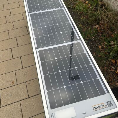 Durch integrierte Solarmodule l&auml;uft die Stromversorgung v&ouml;llig autark