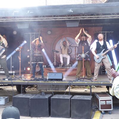 Heizt den G&auml;sten ordentlich ein: Die Steampunk Folkband "Tales of Nebelheym"