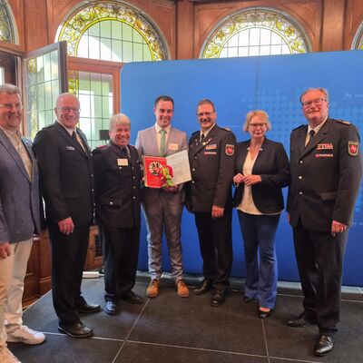 F&ouml;rderplakette "Partner der Feuerwehr" wurde &uuml;berreicht