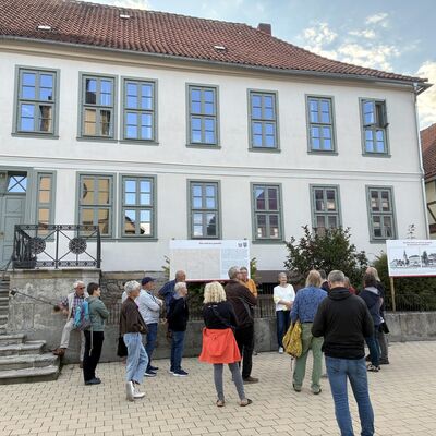 Die Ausstellung im Stadtgebiet f&uuml;hrt die Besucher an verschiedene Stellen