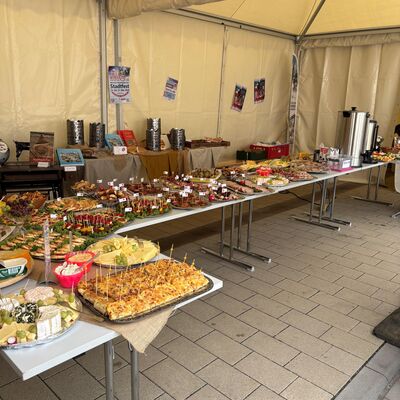 Das Fr&uuml;hst&uuml;ck auf der Hauptstra&szlig;e kann beginnen!