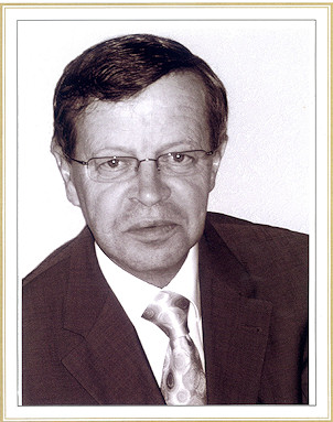 Friedel Albes
Bürgermeister der Stadt Elze
Dezember 1994 ~ Juli 2003 (ehrenamtlich) -
Juli 2003 ~ August 2010 (hauptamtlich)