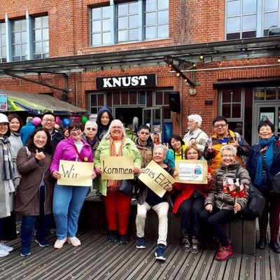 Elzerinnen nehmen am Senioren-Flashmob in Hamburg teil 