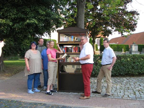 In Sehlde wurde 2015 der 1. Bücherschrank eingeweiht. Betreut wird er durch Mitglieder des Sehlder Heimatvereins
