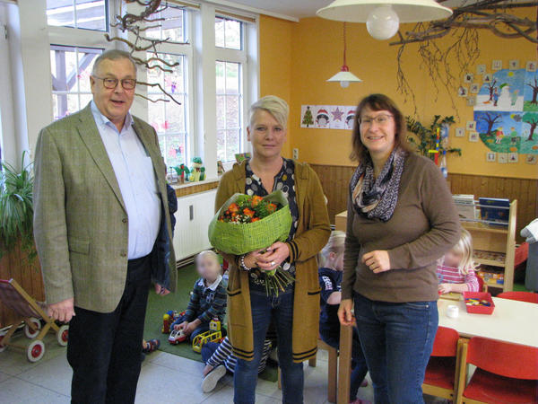 B�rgermeister Rolf Pfeiffer, neue Leiterin Silke Kost und Fachdienstleiterin Claudia Richter