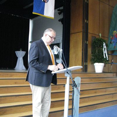 Rolf Pfeiffer bedankt sich in seiner Rede bei seinen Mitstreitern und Weggef&auml;hrten der letzten zehn Jahre