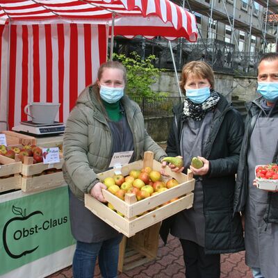 Neuer Marktbeschicker: Obst-Claus mit Familie