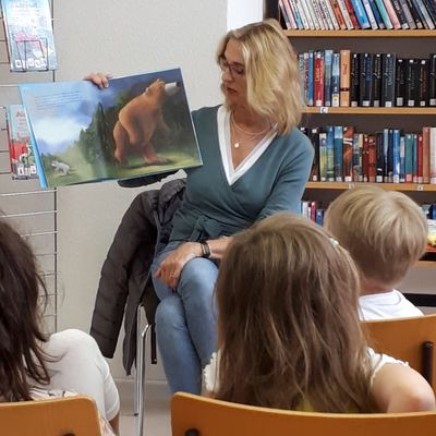 Katja Reider zu Gast in der Stadtb&uuml;cherei Elze